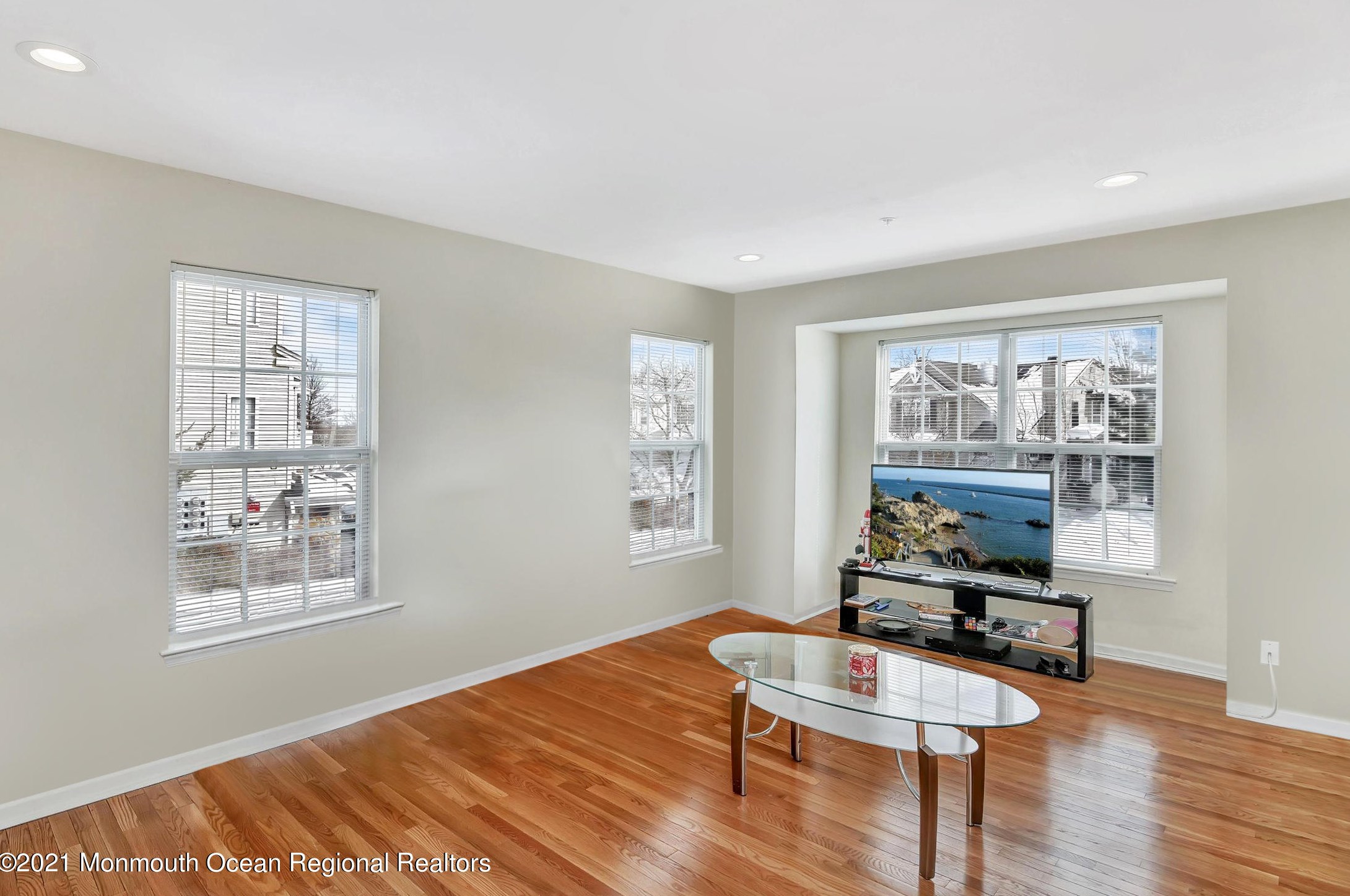 3042 King Ct #700, Green Brook, NJ 08812
