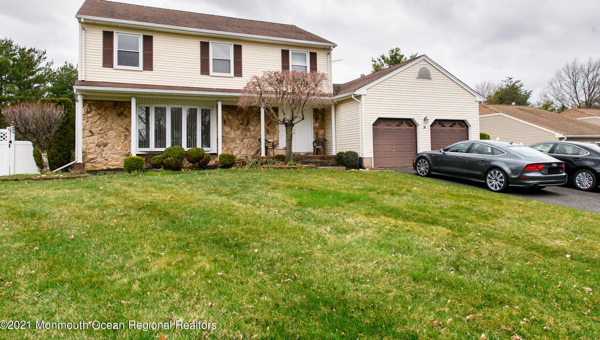 16 Bayberry Dr, Holmdel Village, NJ 07733