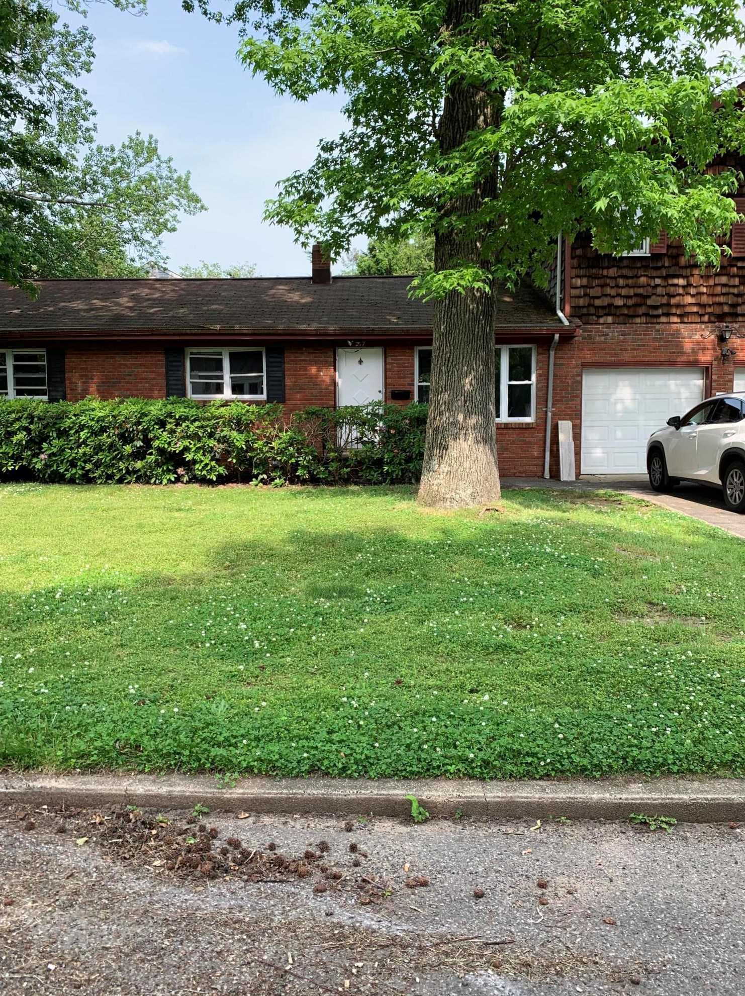217 Elmwood Rd, Oakhurst, NJ 07755