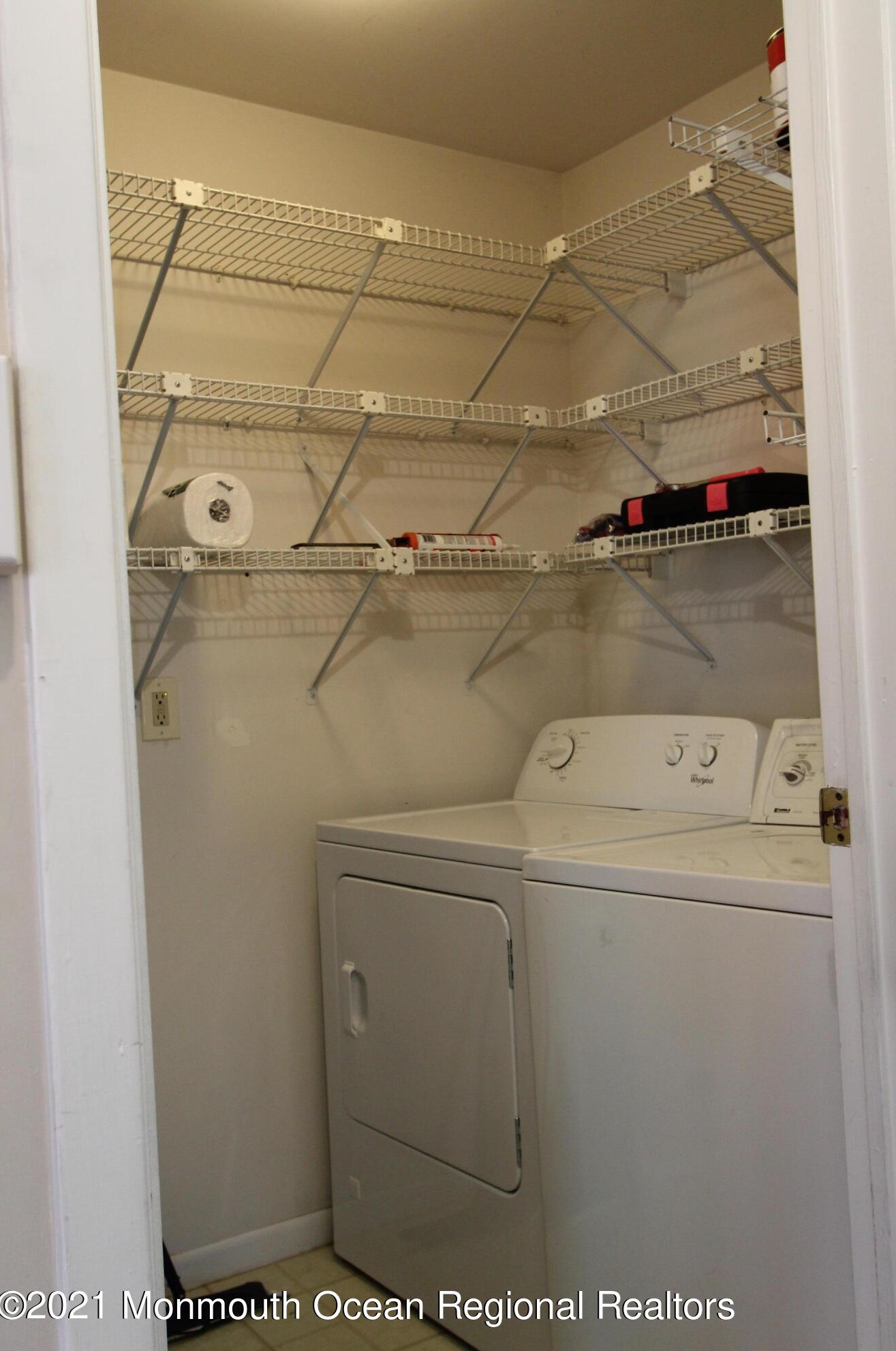 231 Atlantic St, Keyport, NJ 07735-2021