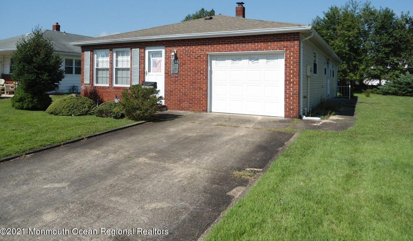 160 Guadeloupe Dr, Toms River, NJ 08757-4333