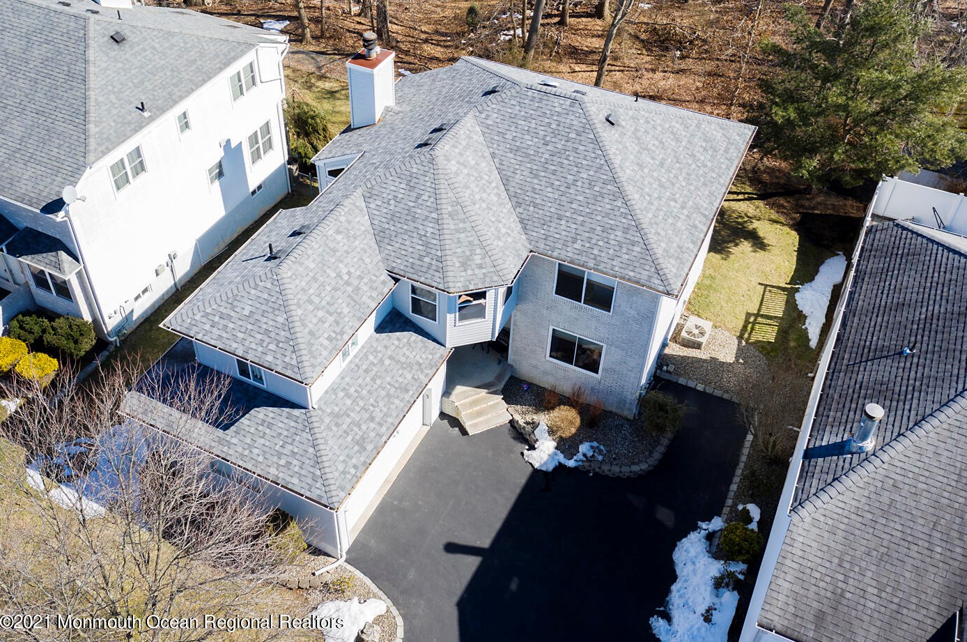 13 Pemberton Dr, Matawan, NJ 07747-9701
