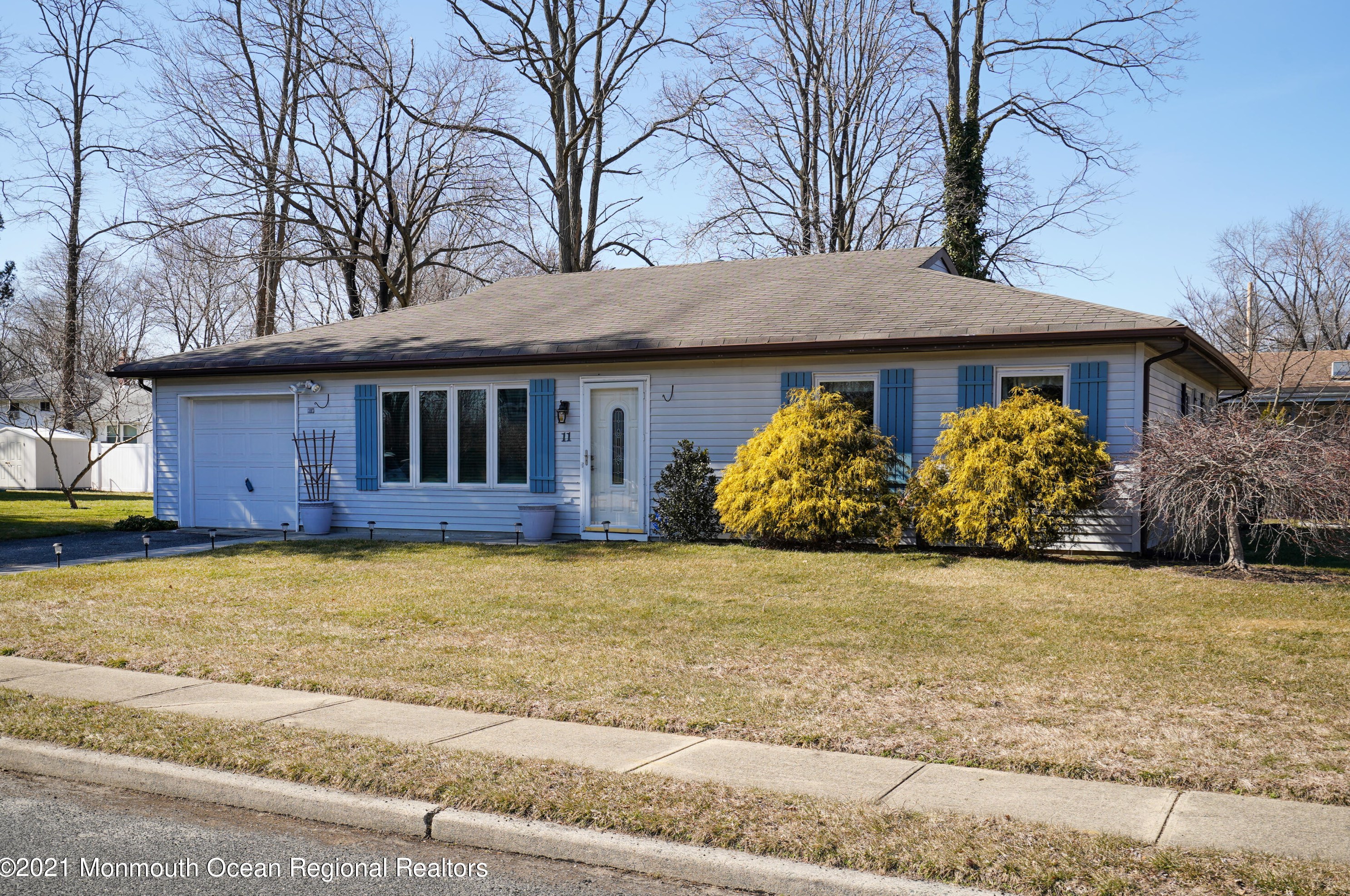 11 Brookside Rd, Wall Township, NJ 07753-3565