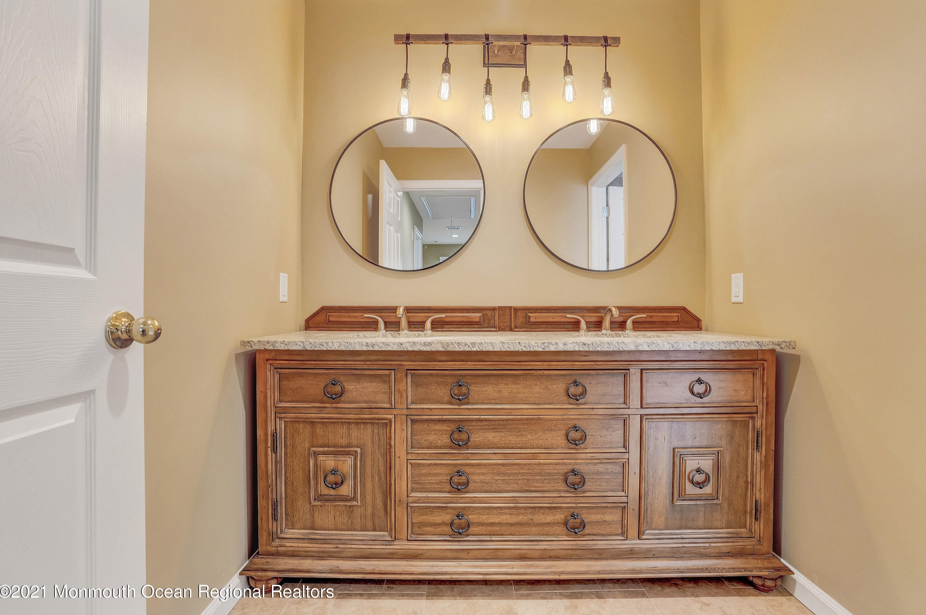 232 Highwood Rd, Oakhurst, NJ 07755