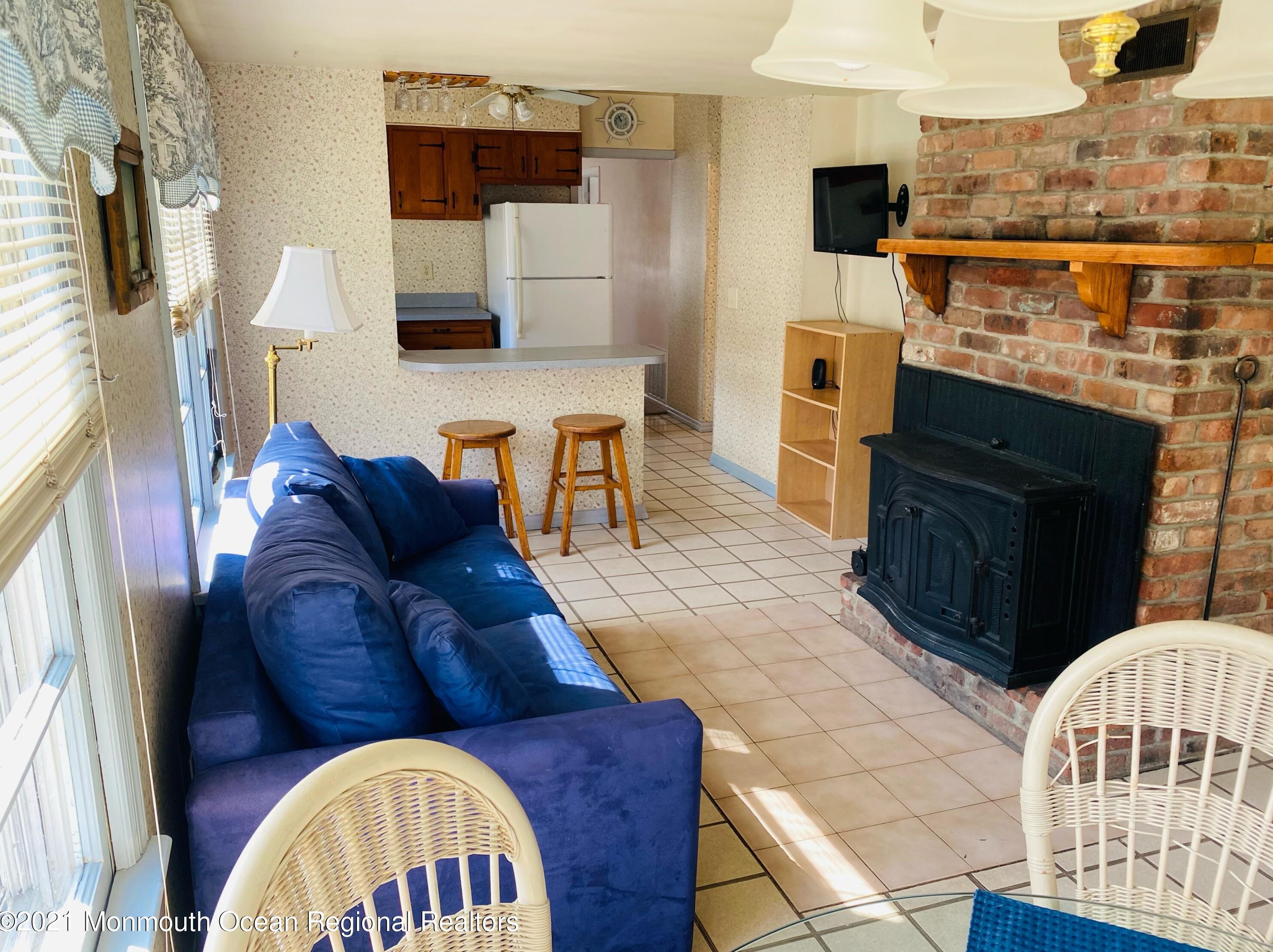 869 Lincoln St, Tinton Falls, NJ 07701