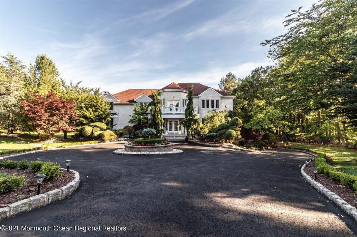 7 Normandy Ct, Millstone Township, NJ 07726-8661