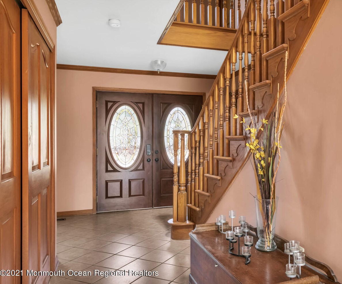 11 Pioneer Ct, East Freehold, NJ 07728