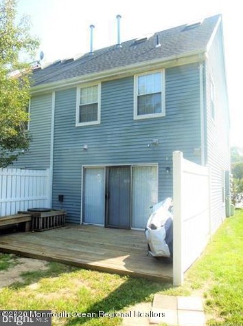 305 Beach Plum Ct, Tuckerton NJ  08087-3104 exterior