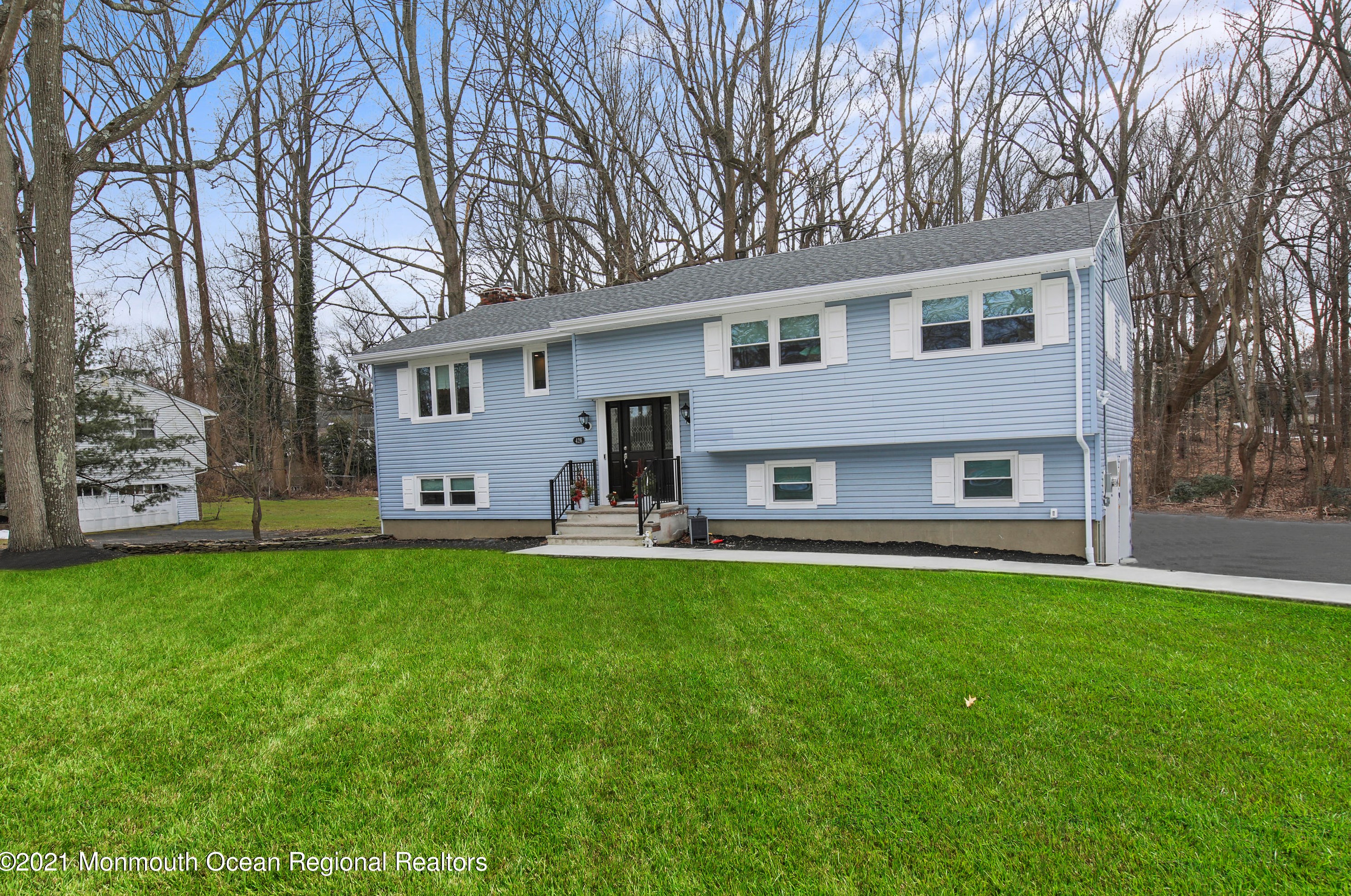 426 Park Dr, Middletown, NJ 07748