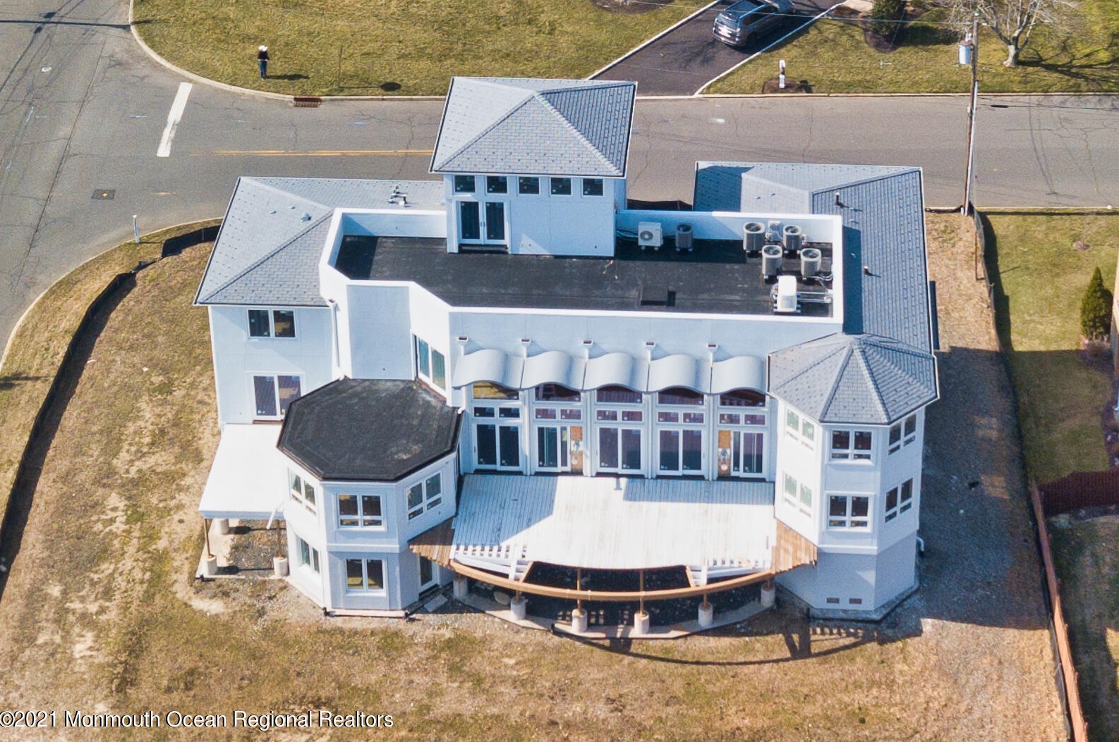 1 Lori Rd, Monmouth Beach, NJ 07750-1011