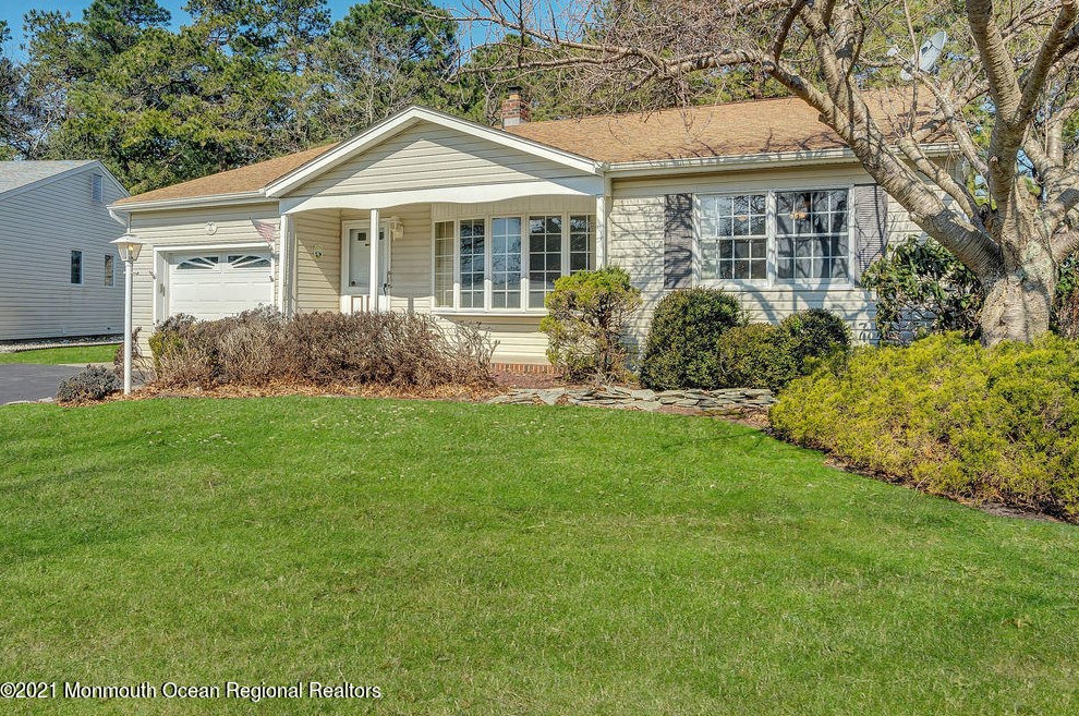 11 Burlington Ct, Toms River, NJ 08757-6349