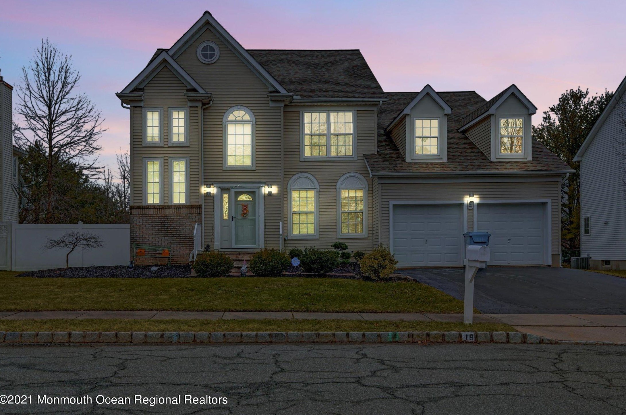 19 Remington Ct, Matawan, NJ 07747-6806