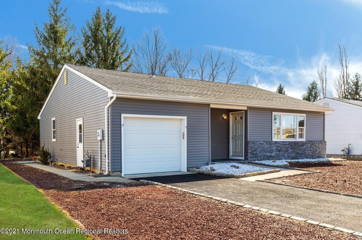 77 Northumberland Dr, Toms River, NJ 08757-4730