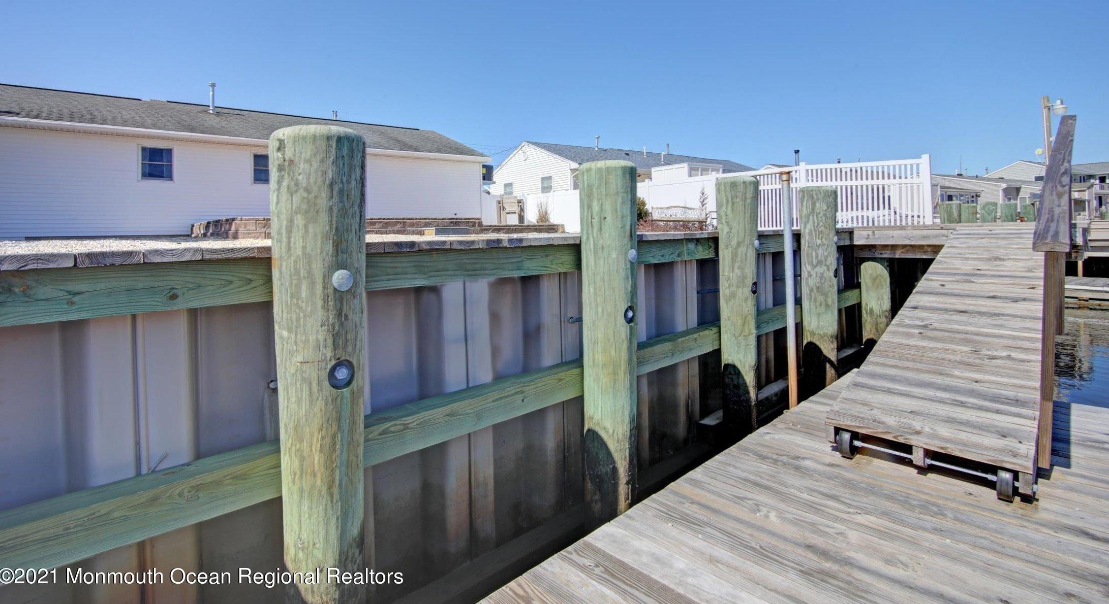 10 Commodore Dr, Tuckerton, NJ 08087-1508