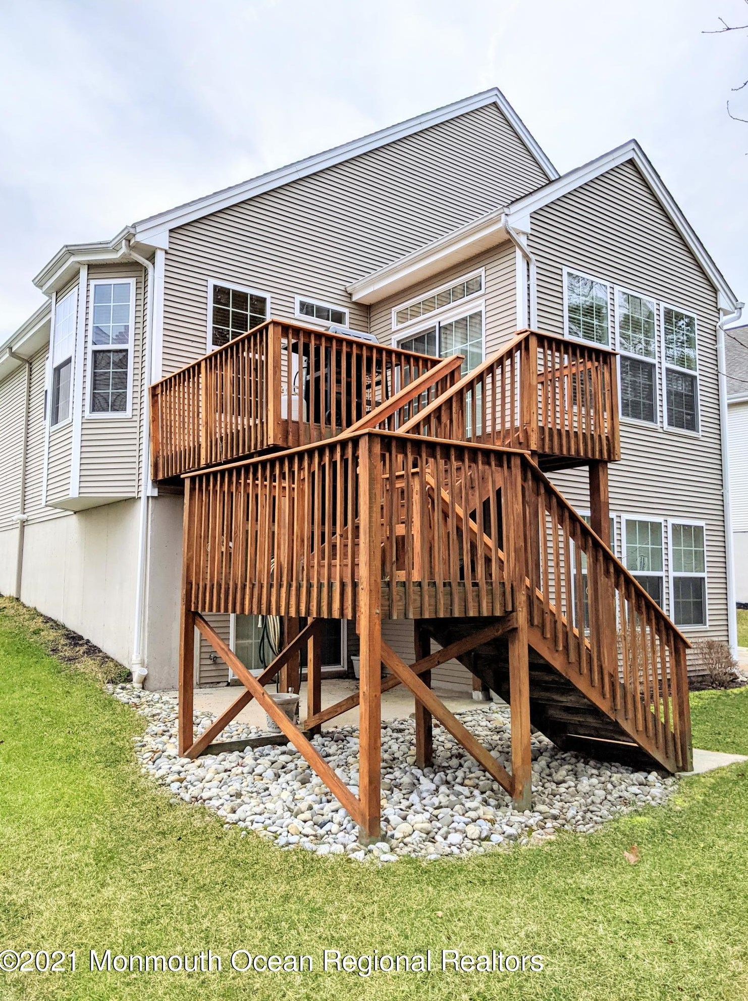 60 Golf View Dr, Tuckerton, NJ 08087-4222