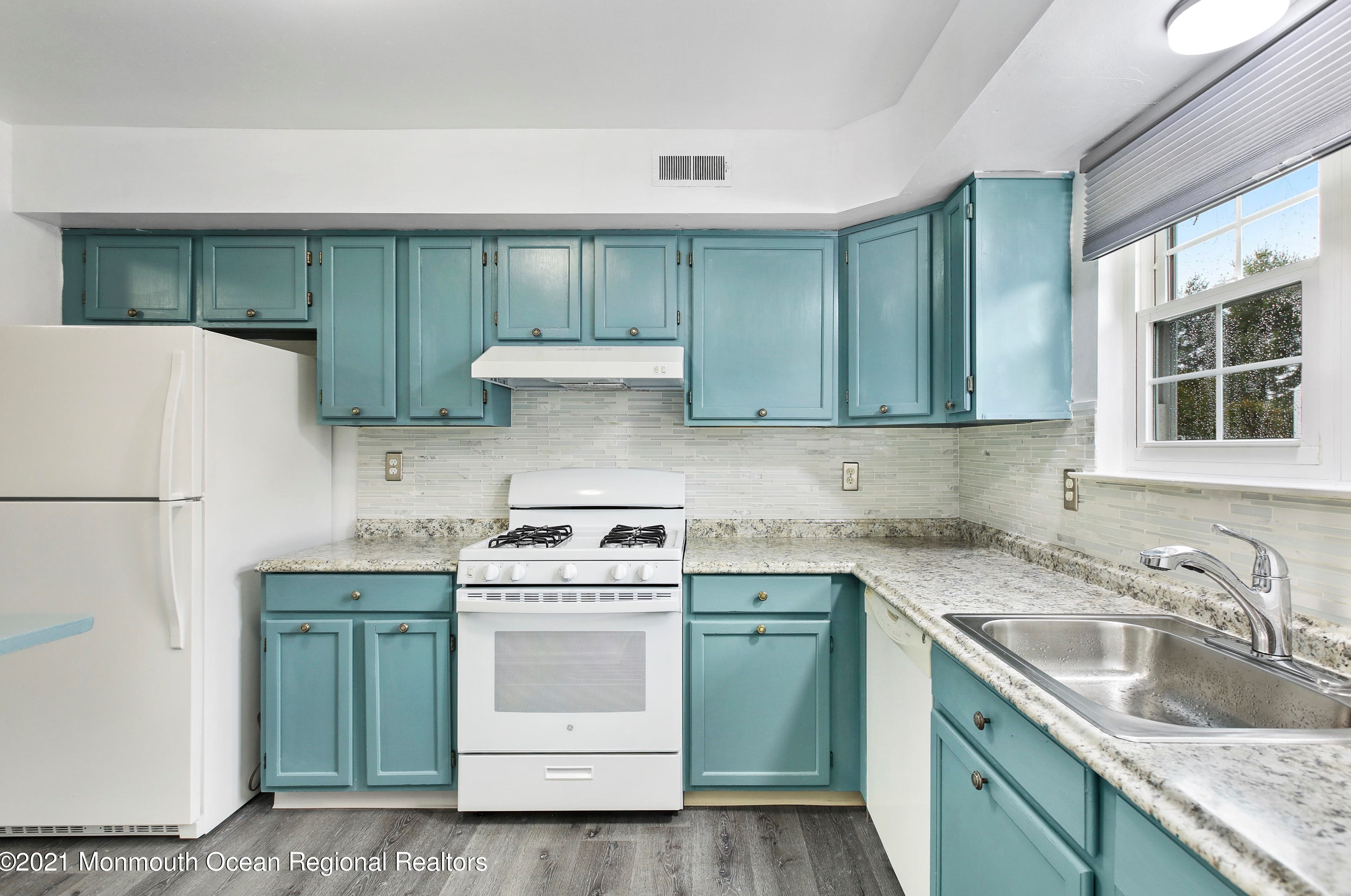 706 Darlington Dr #706, Old Bridge, NJ 08857