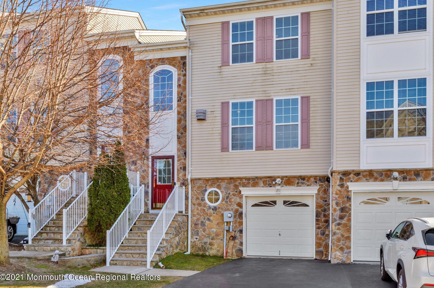 20 Russell Ct, Matawan, NJ 07747-7101