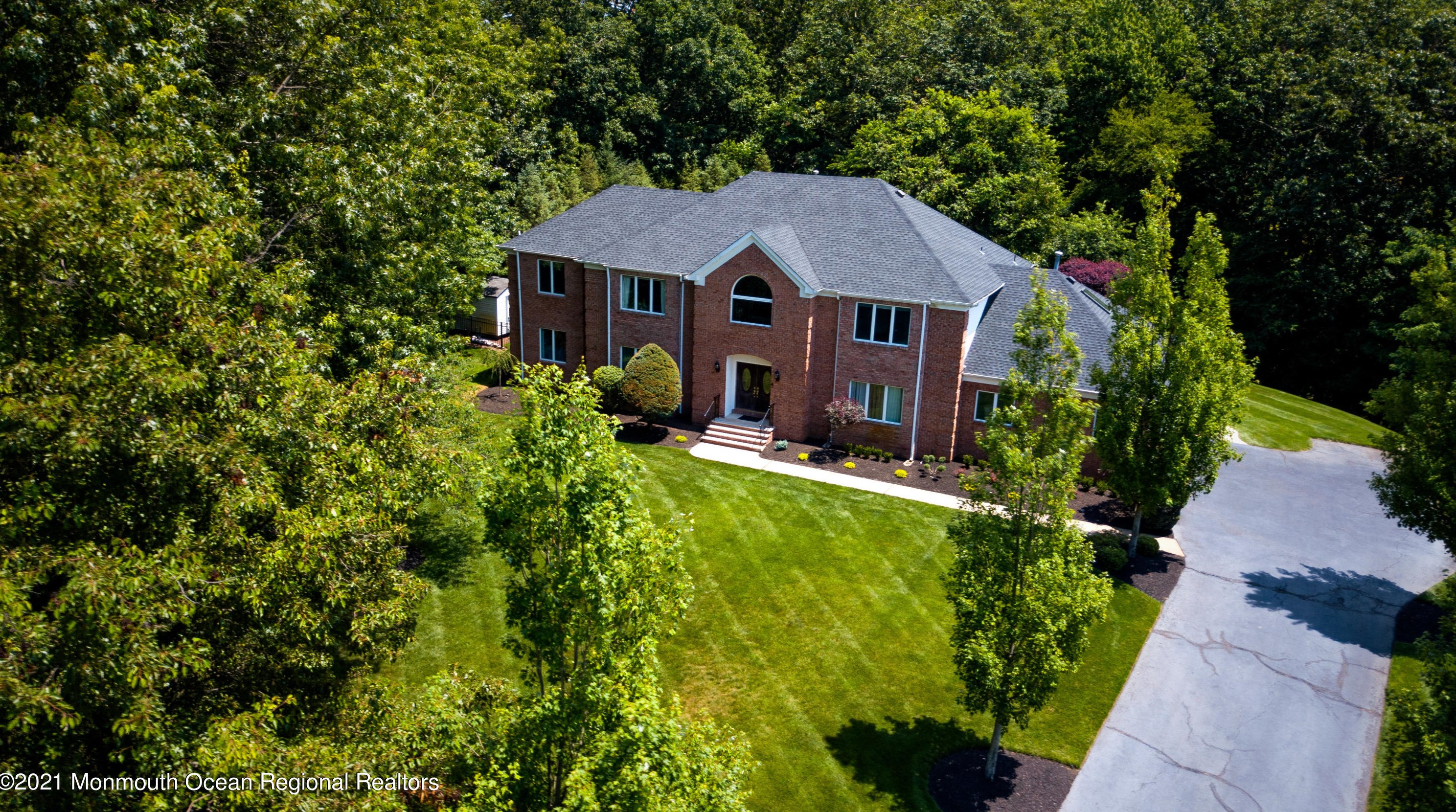 4 Susan Ct, Millstone Township, NJ 07726-8367