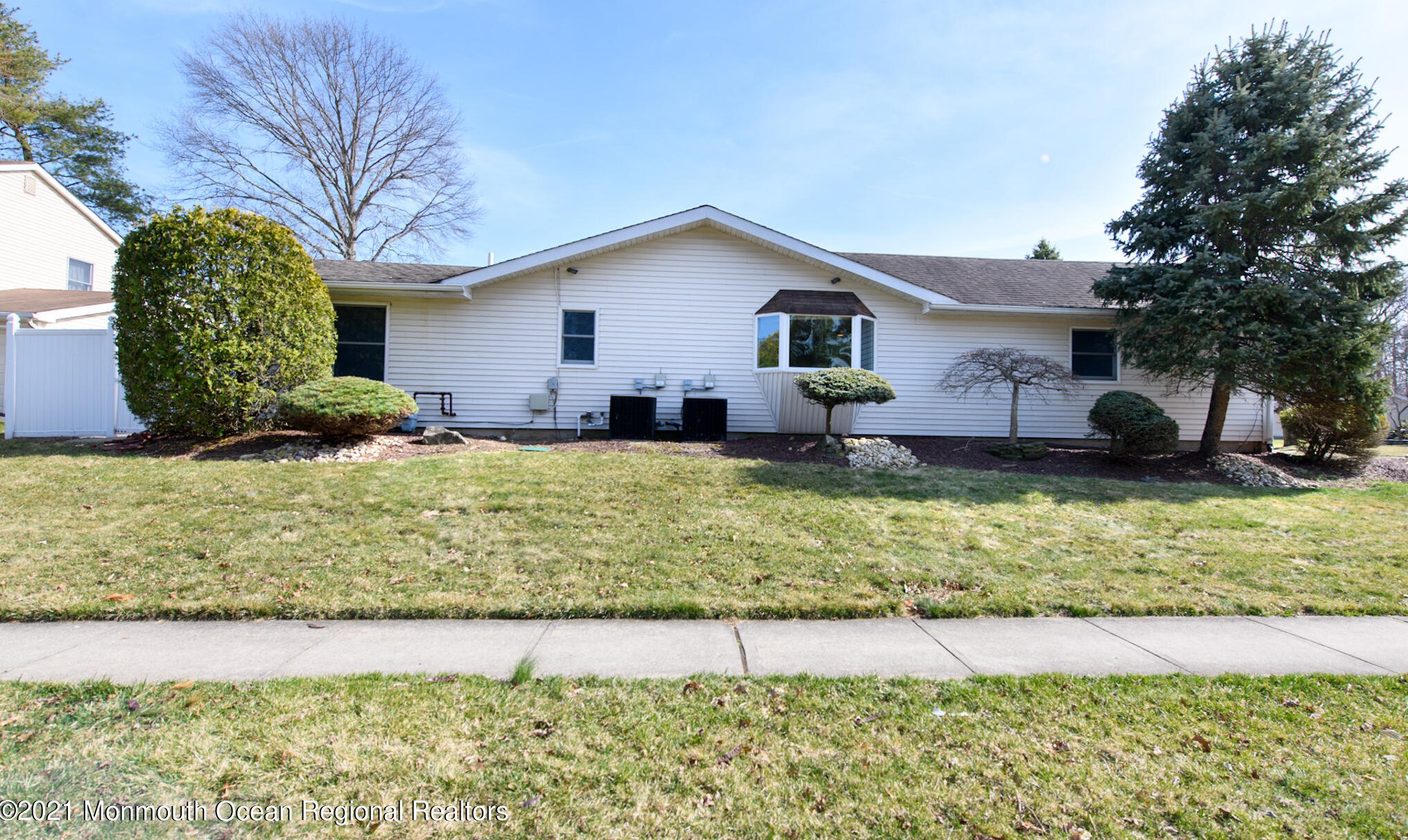 32 Overlea Ln, Matawan, NJ 07747-2134