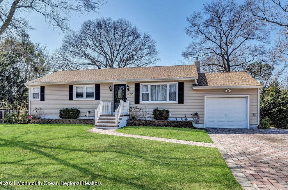 1904 Waverly St, Oakhurst, NJ 07755-2733