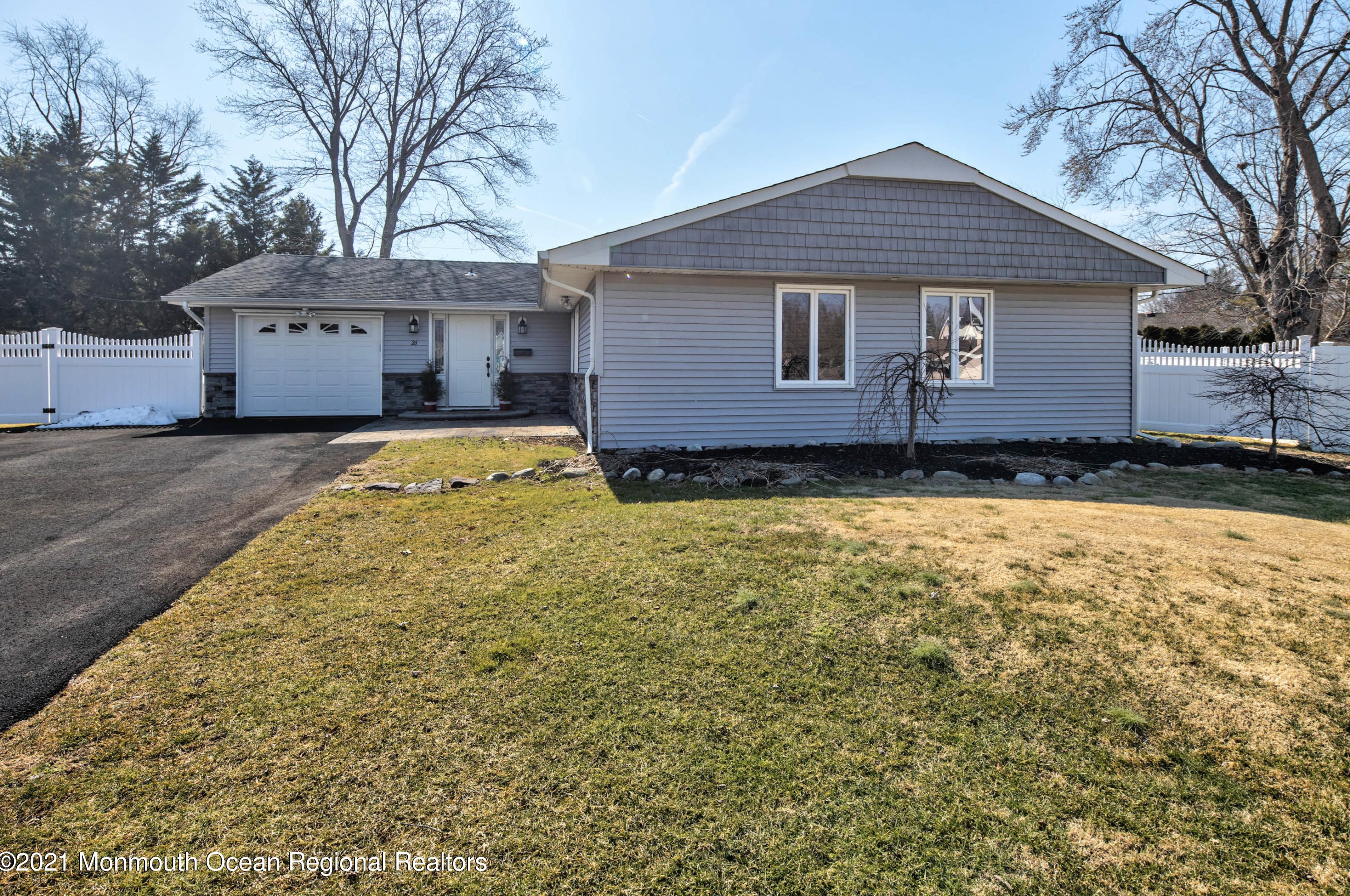 26 Donna Pl, Matawan, NJ 07747-1312