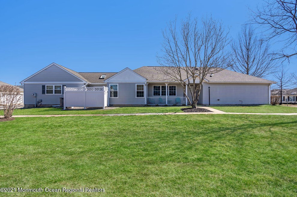 226 Pondview Blvd, Monroe Twp, NJ 08831-5541