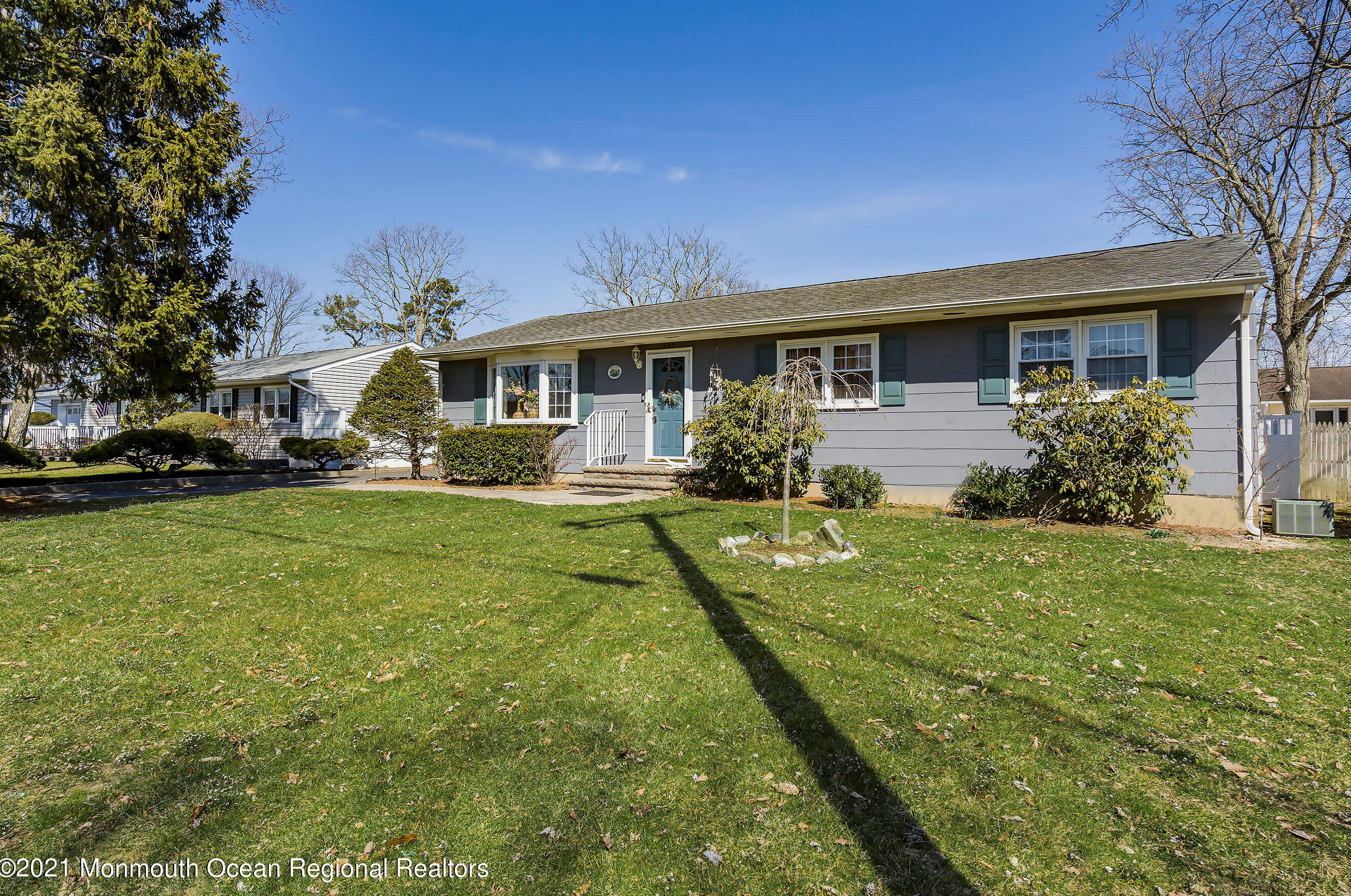 345 Wisteria Dr, Bricktown, NJ 08723