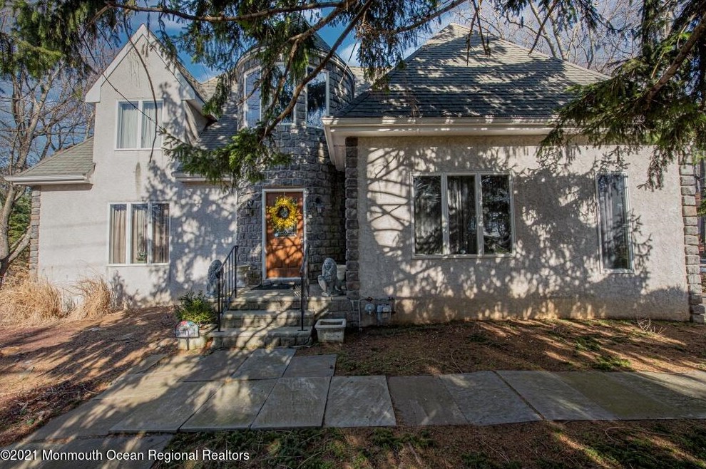 41 Silvers Rd, East Freehold, NJ 07728