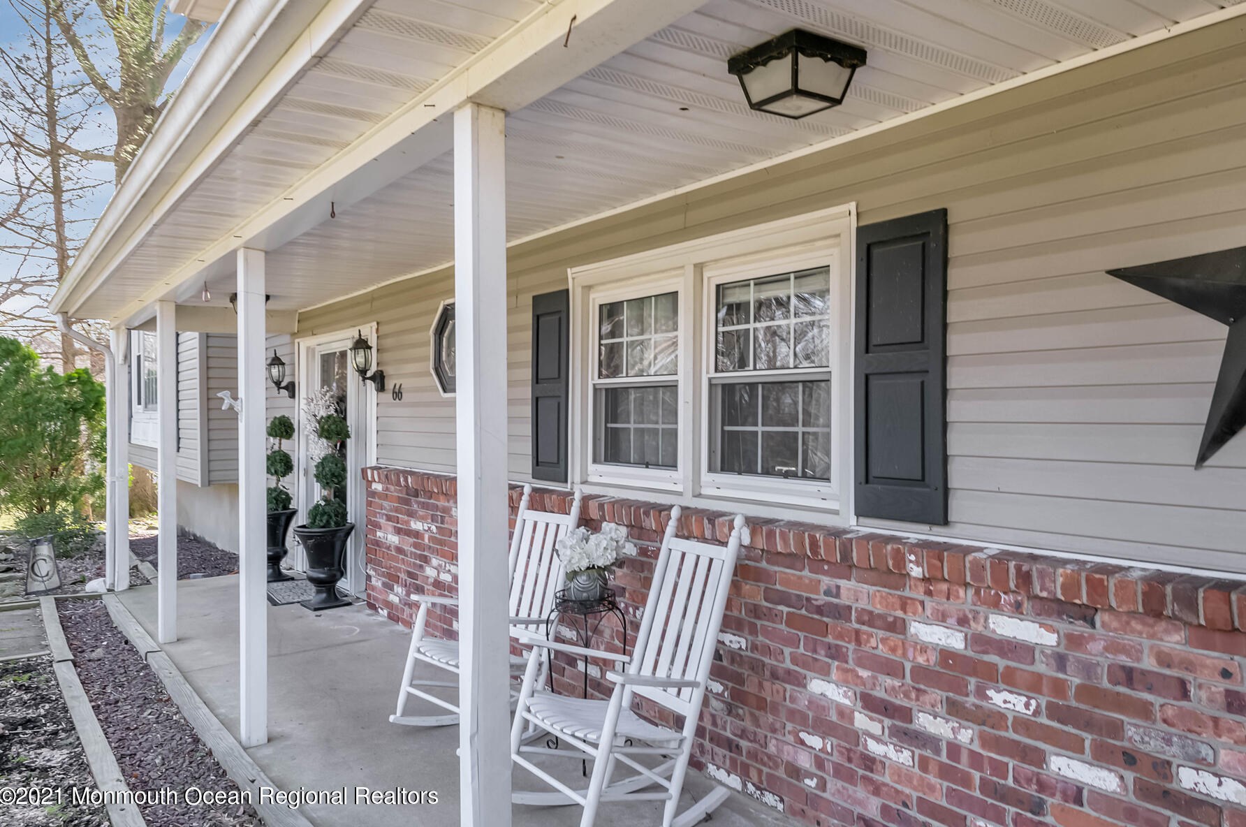 66 Woodland Dr, Middletown, NJ 07748