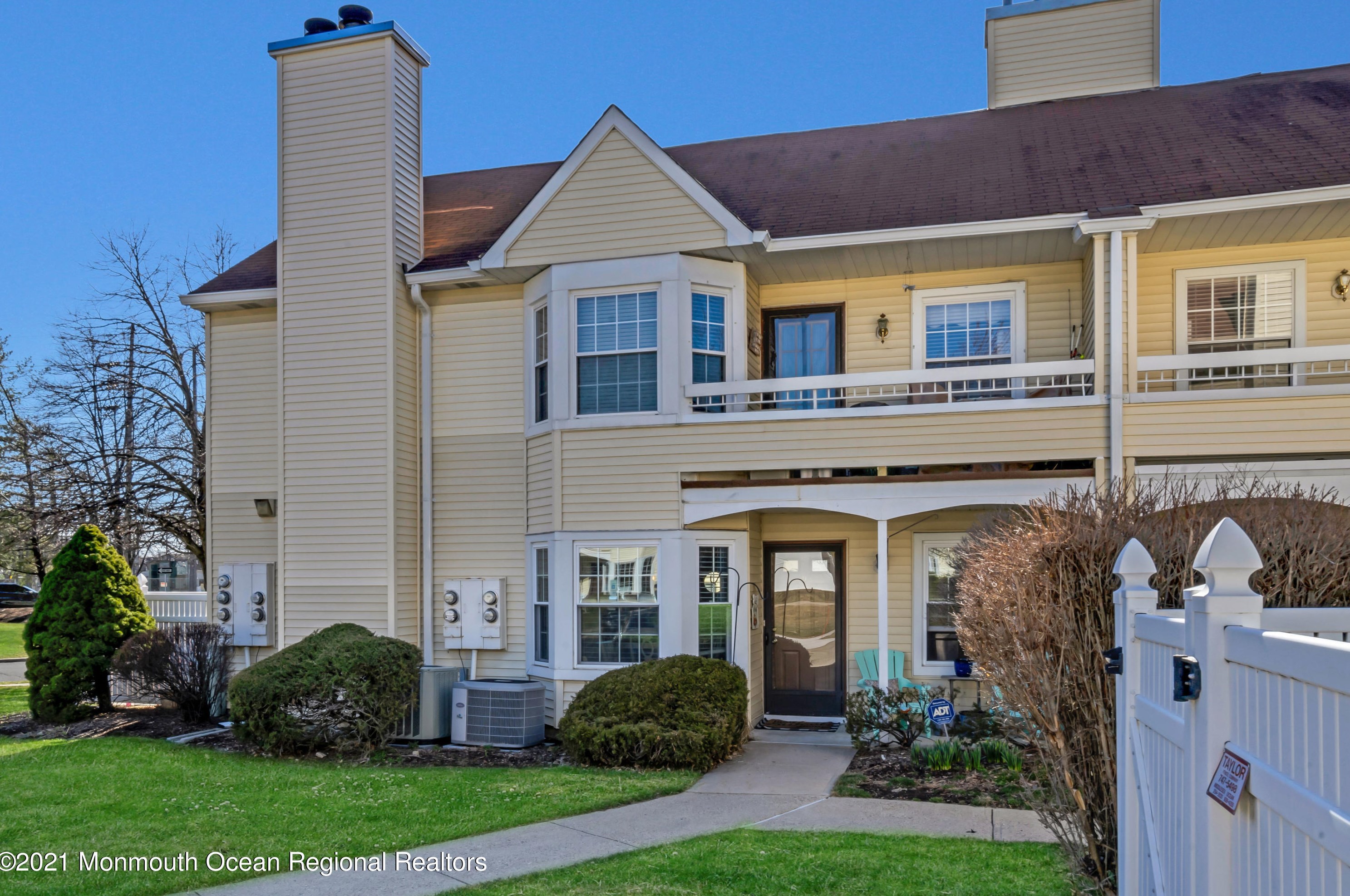 9 Fryer Ct, East Windsor, NJ 08520-3020