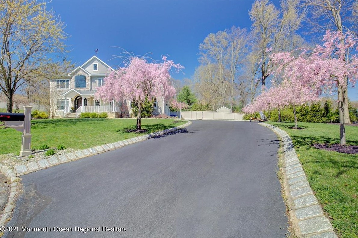 2 Sacco Ct, Tinton Falls, NJ 07712