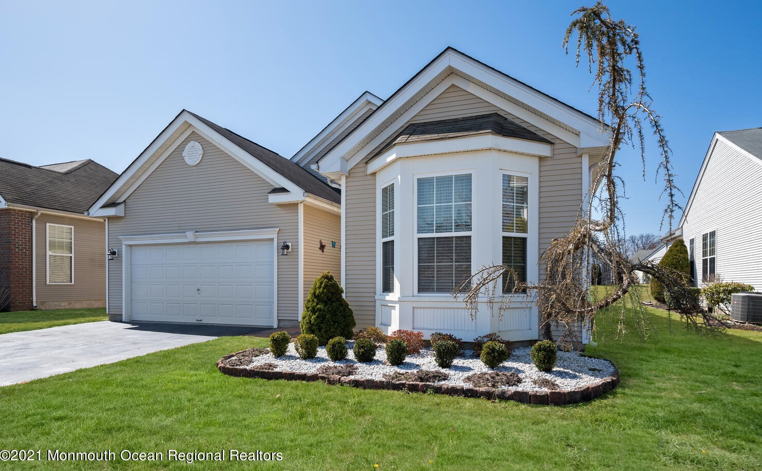 56 Bunker Hill Dr, Upper Freehold, NJ 08501-1854