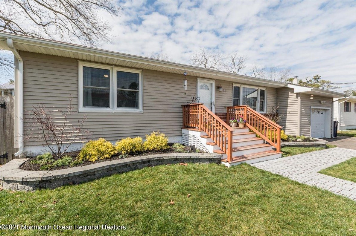 408 Longboat Ave, Beachwood, NJ 08722-3706