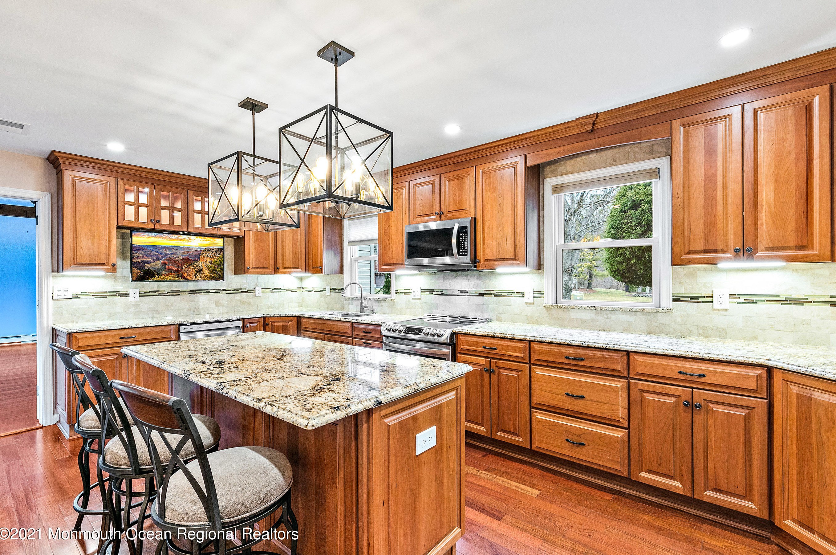 130 Sherwood Dr, East Freehold, NJ 07728