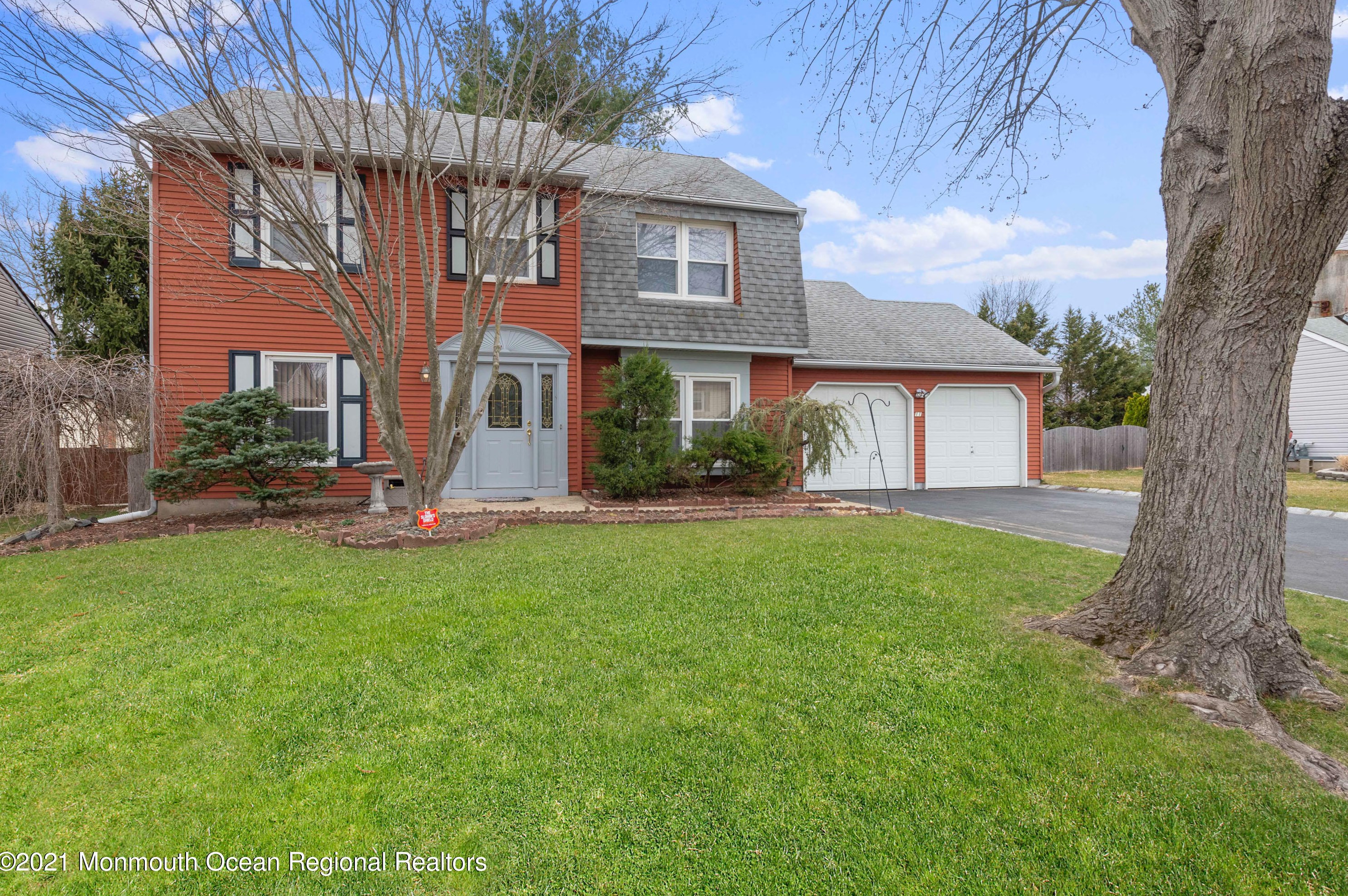 11 Gary Dr, Millstone Township, NJ 07726-8205
