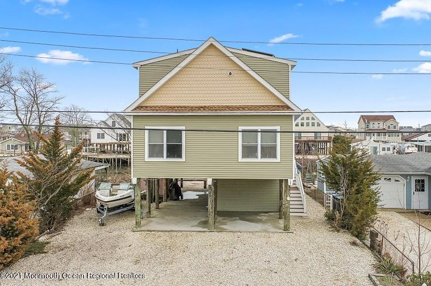 105 Binnacle Dr, Tuckerton, NJ 08087-1553