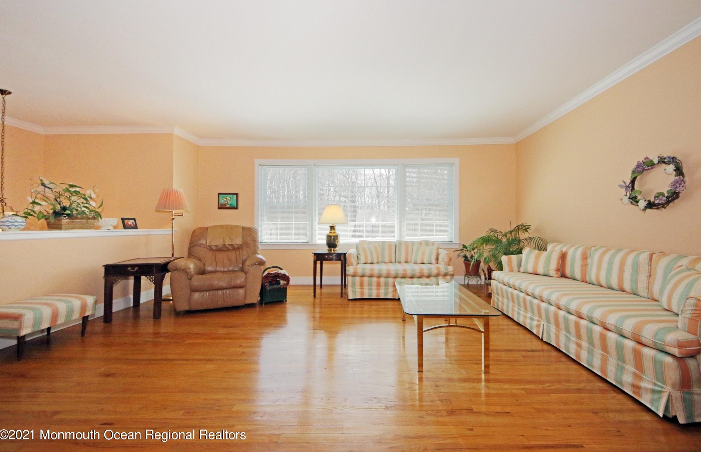 12 Heath Pkwy, Middletown, NJ 07748