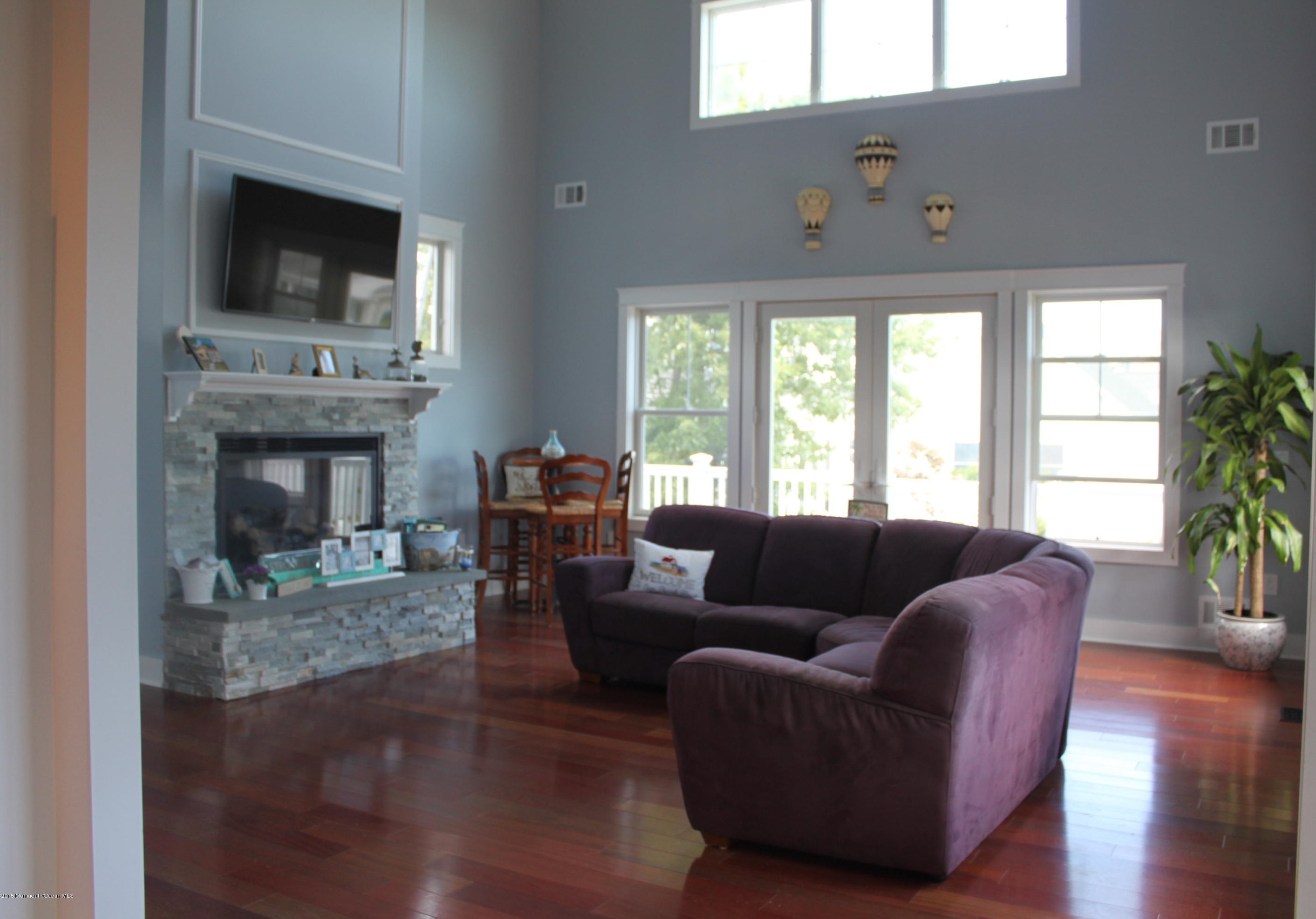25 Riverdale Ave, Monmouth Beach, NJ 07750