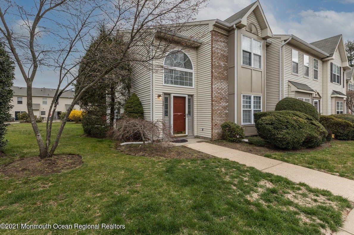 72 Arlington Ct #11, Holmdel Village, NJ 07733