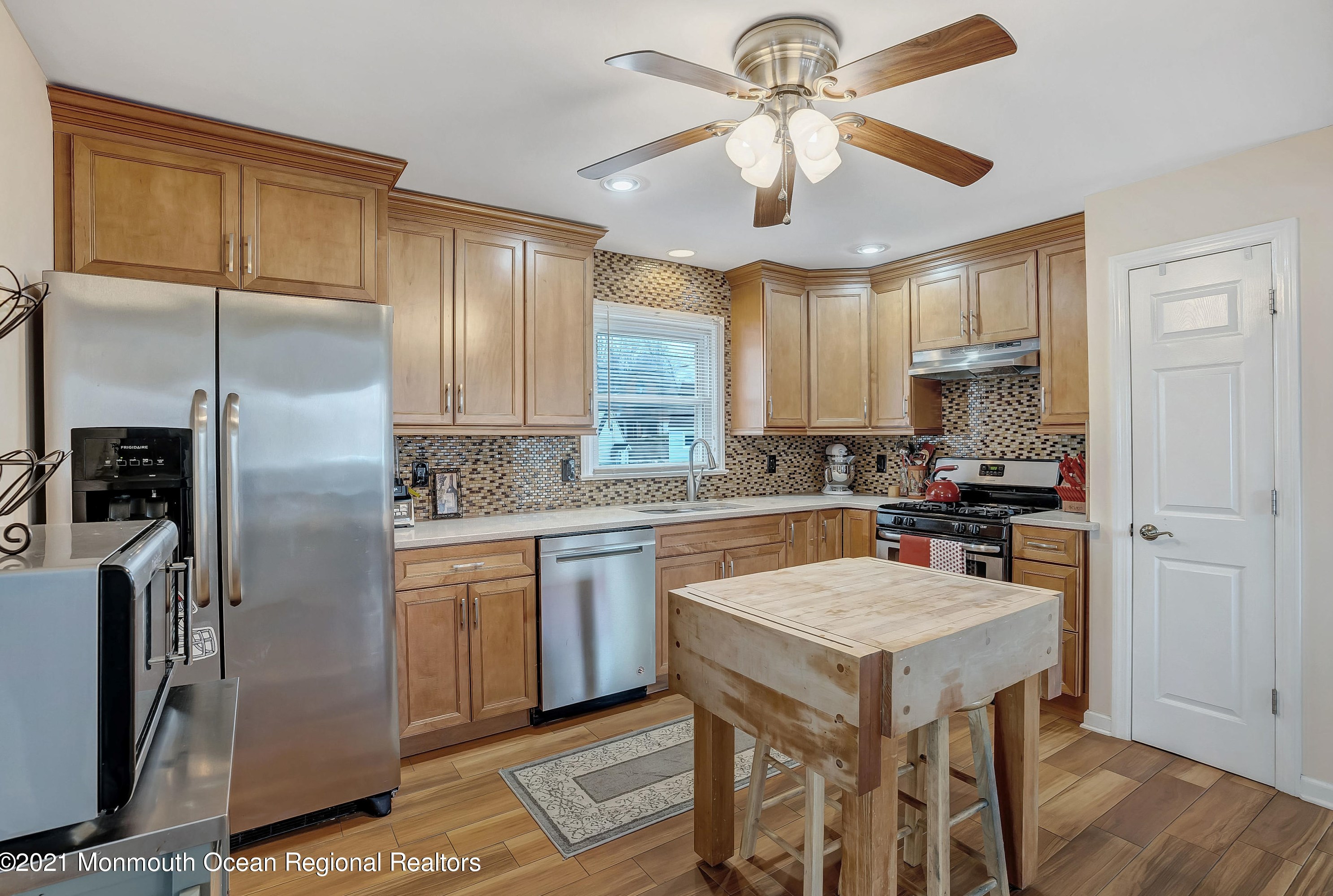 118 Beverly Way, Wall Township NJ  07753-5709 exterior