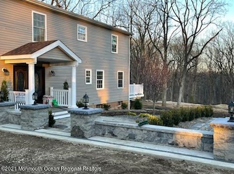 28 Reids Hill Rd, Morganville, NJ 07751