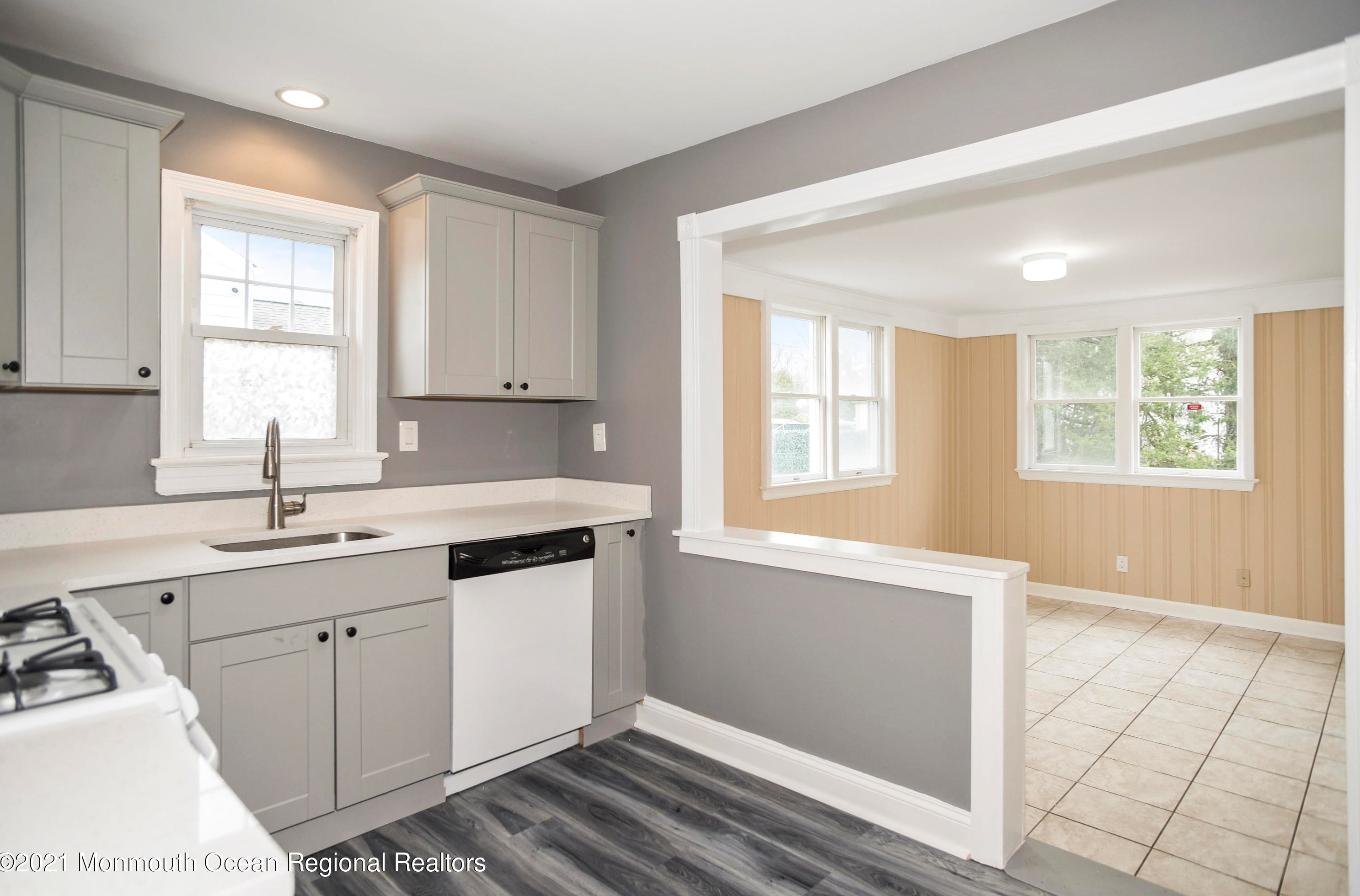 8 Hudson Ave, Ideal Beach, NJ 07734