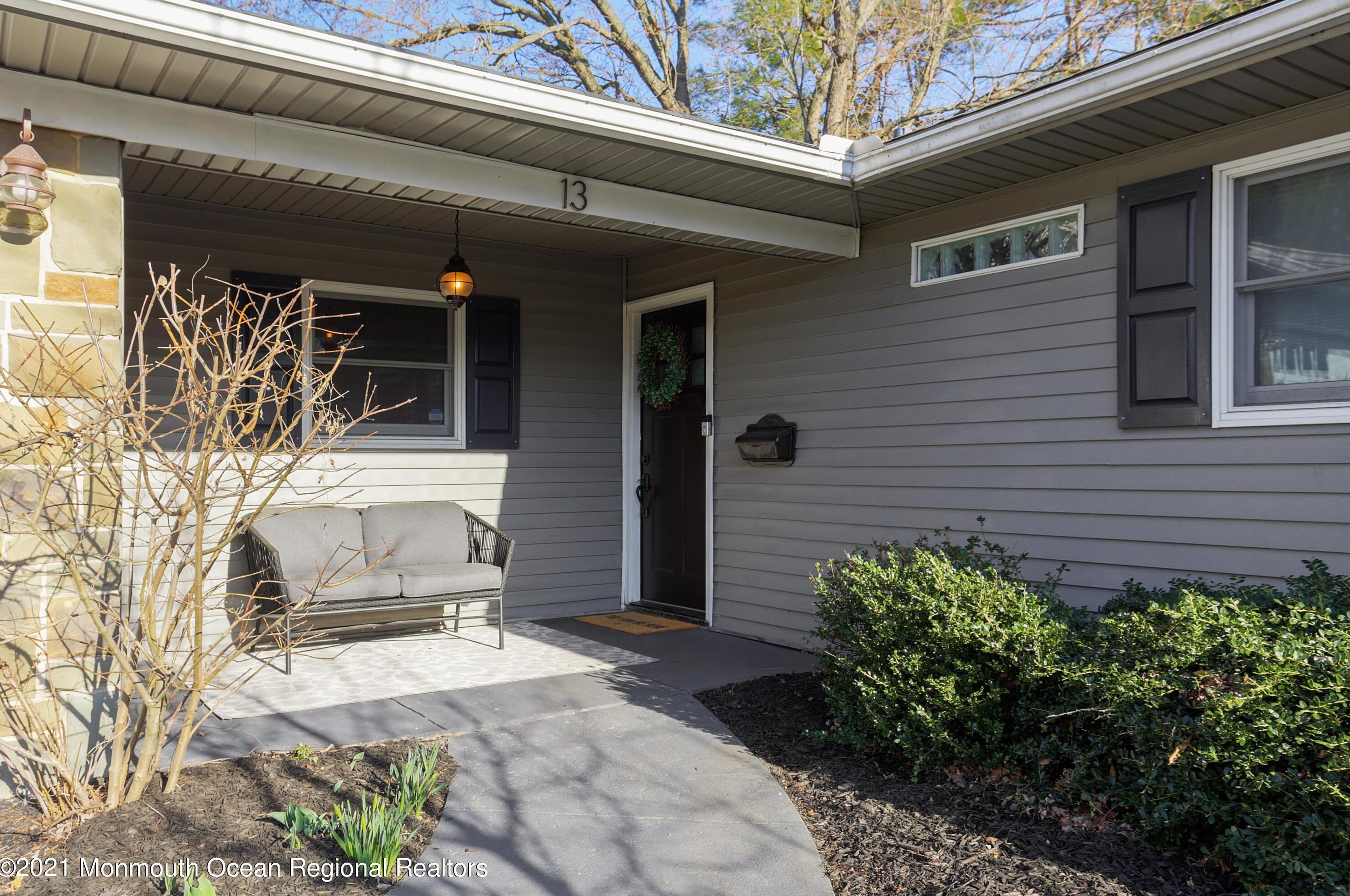 13 Island Pl, Matawan, NJ 07747-1724