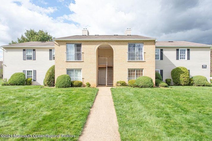 709 Zlotkin Cir #1, East Freehold, NJ 07728