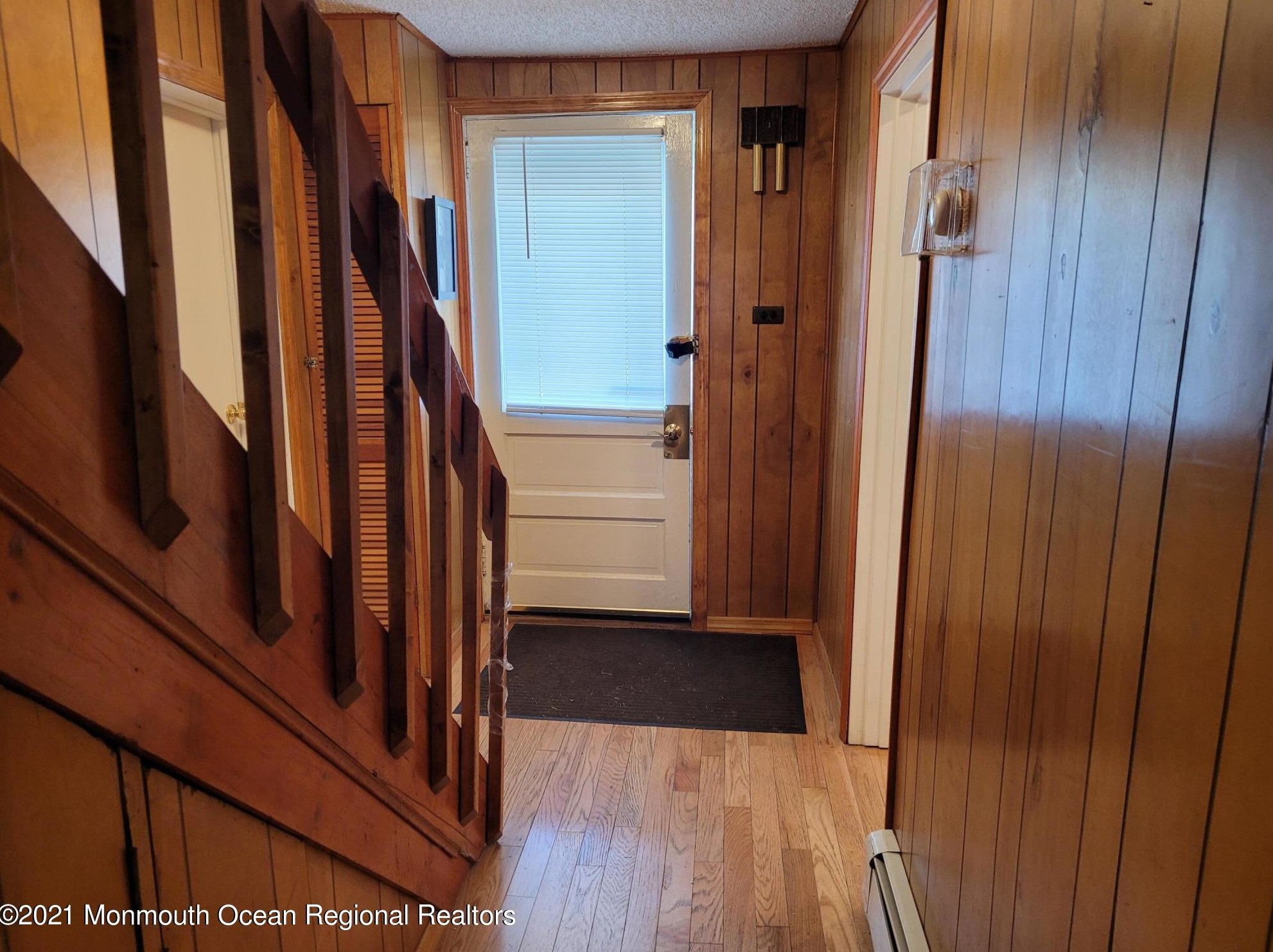 6 New Brunswick Ave, Matawan, NJ 07747-3314