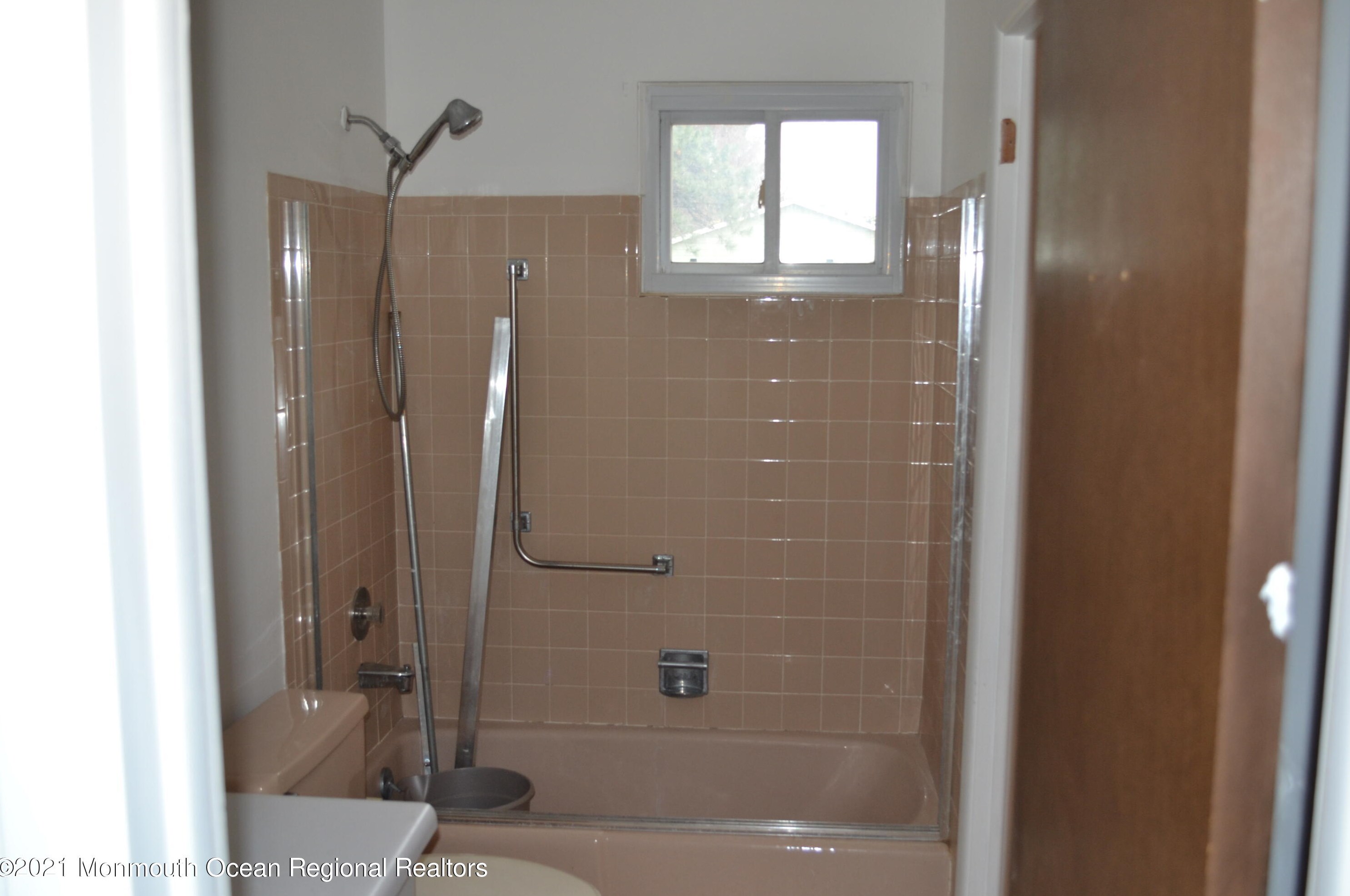 8 Hudson Pkwy, Lakehurst, NJ 08759