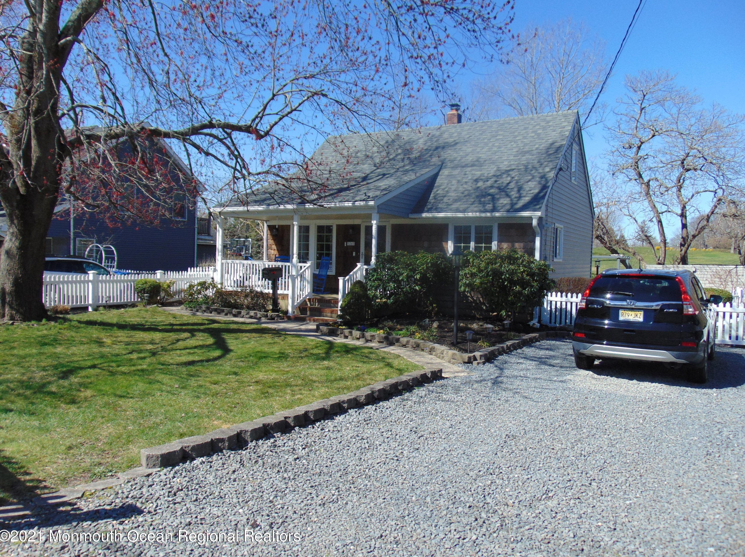 26 Point O Woods Dr, Toms River, NJ 08753-6853