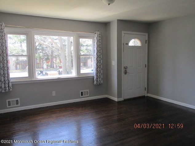 382 River Ter, Toms River, NJ 08755-7389