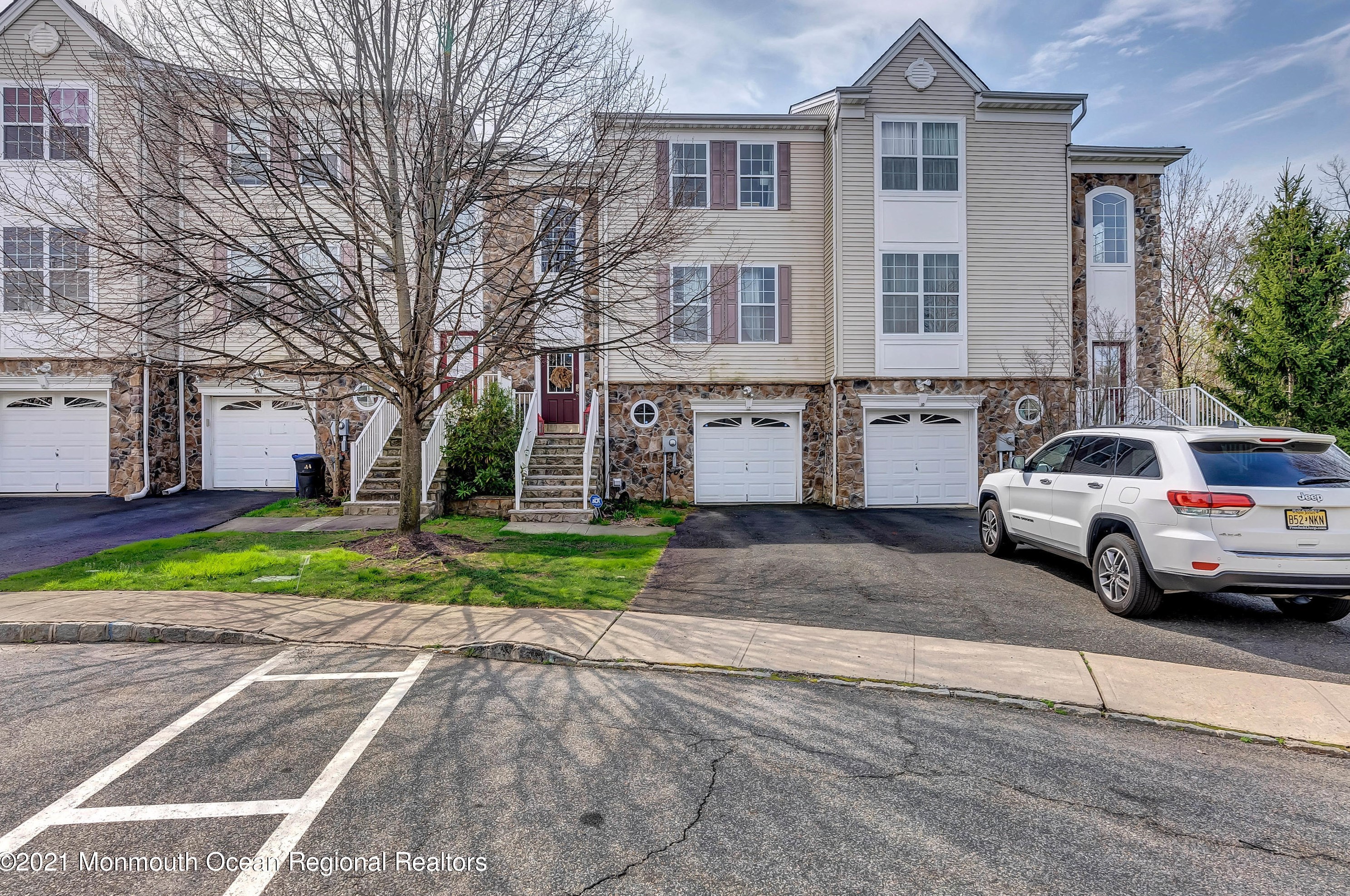 12 Russell Ct, Matawan, NJ 07747-7101