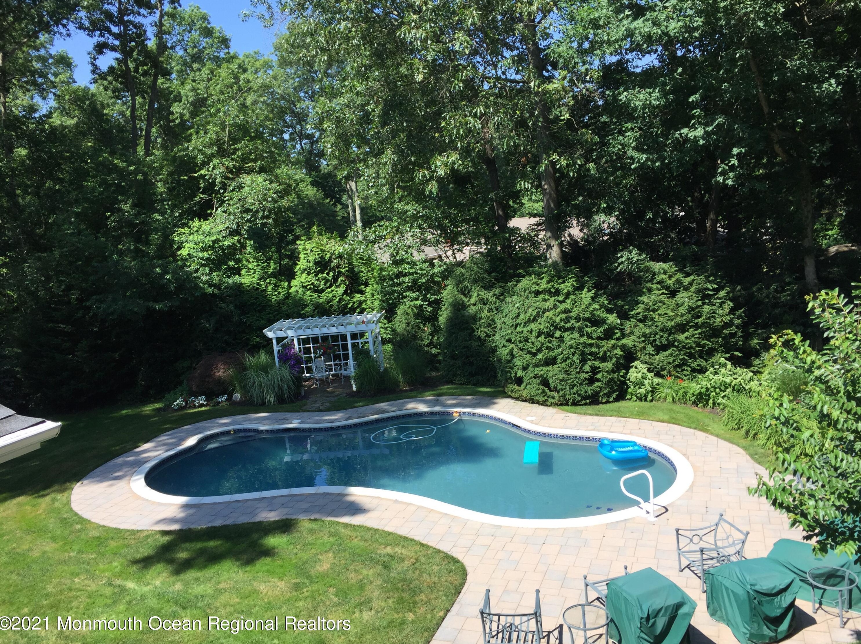 1616 Badger Dr, Toms River, NJ 08755-2171